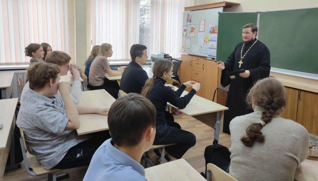 Диалог со священником. Сегодня состоялась традиционная встреча десятиклассников с настоятелем Преображенского храма села Спас-Темня священником Николаем Метенько Диалог со священником. Сегодня состоялась традиционная встреча десятиклассников с настоятелем Преображенского храма села Спас-Темня священником Николаем Метенько