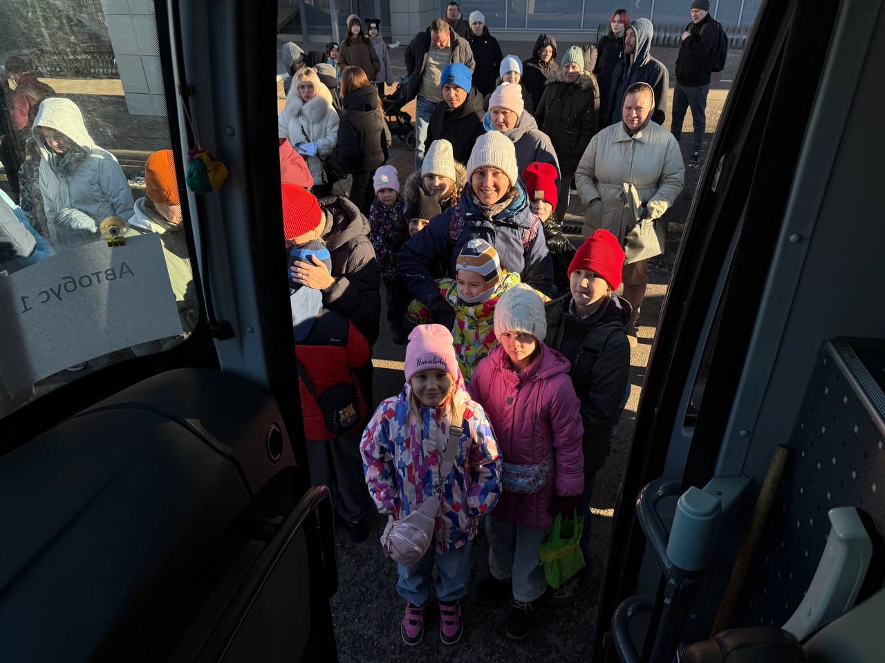 Из Подольска на осенний отдых: более 60 подольских детей отправились в подмосковный лагерь