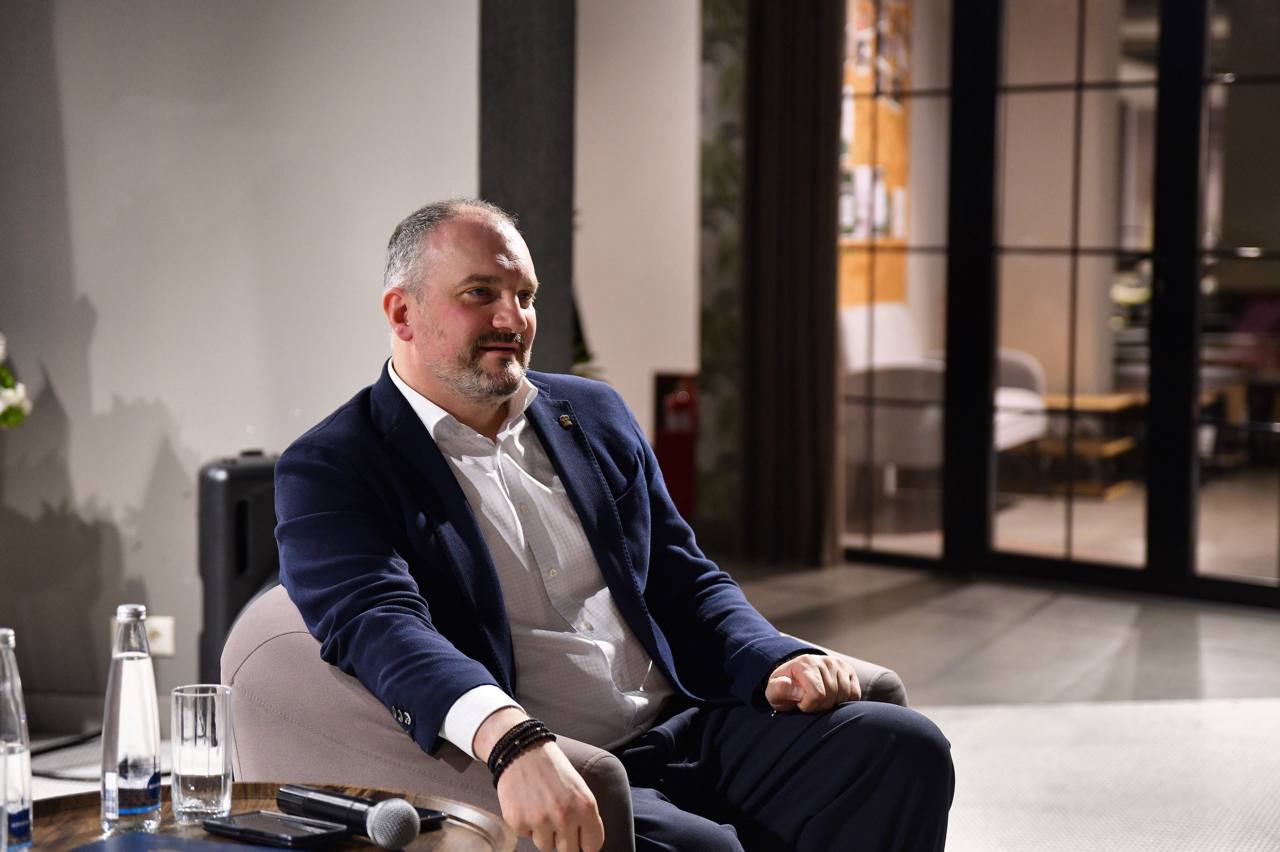 «Диалог на равных» с нашими молодогвардейцами — честно и по-настоящему «Диалог на равных» с нашими молодогвардейцами — честно и по-настоящему