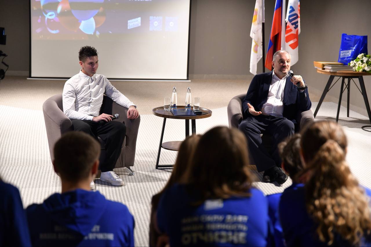 «Диалог на равных» с нашими молодогвардейцами — честно и по-настоящему