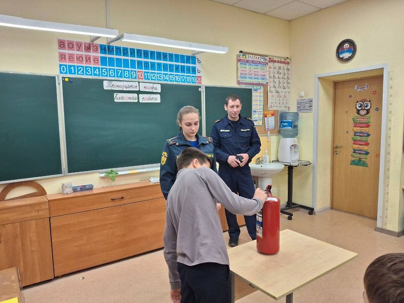 Спасатели провели уроки безопасности в школах Солнечногорска Спасатели провели уроки безопасности в школах Солнечногорска