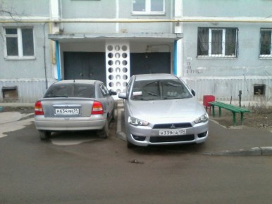 Женщина отстояла право на тишину: как судебная победа изменила правила парковки в Костроме