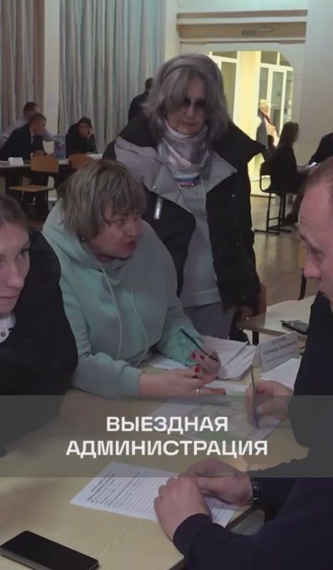 Михаил Собакин: ДЕНЬ ПОЛИЦИИ. 10 ноября сотрудники полиции отметили свой профессиональный праздник. Поздравили личный состав отдела МВД «Чеховский» и вручили им Почетные грамоты и Благодарственные письма