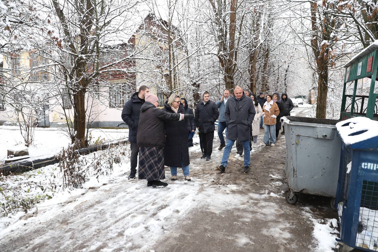 Глава Химок вместе с жителями провела обход территории Глава Химок вместе с жителями провела обход территории
