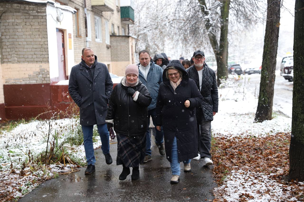 Глава Химок вместе с жителями провела обход территории Глава Химок вместе с жителями провела обход территории