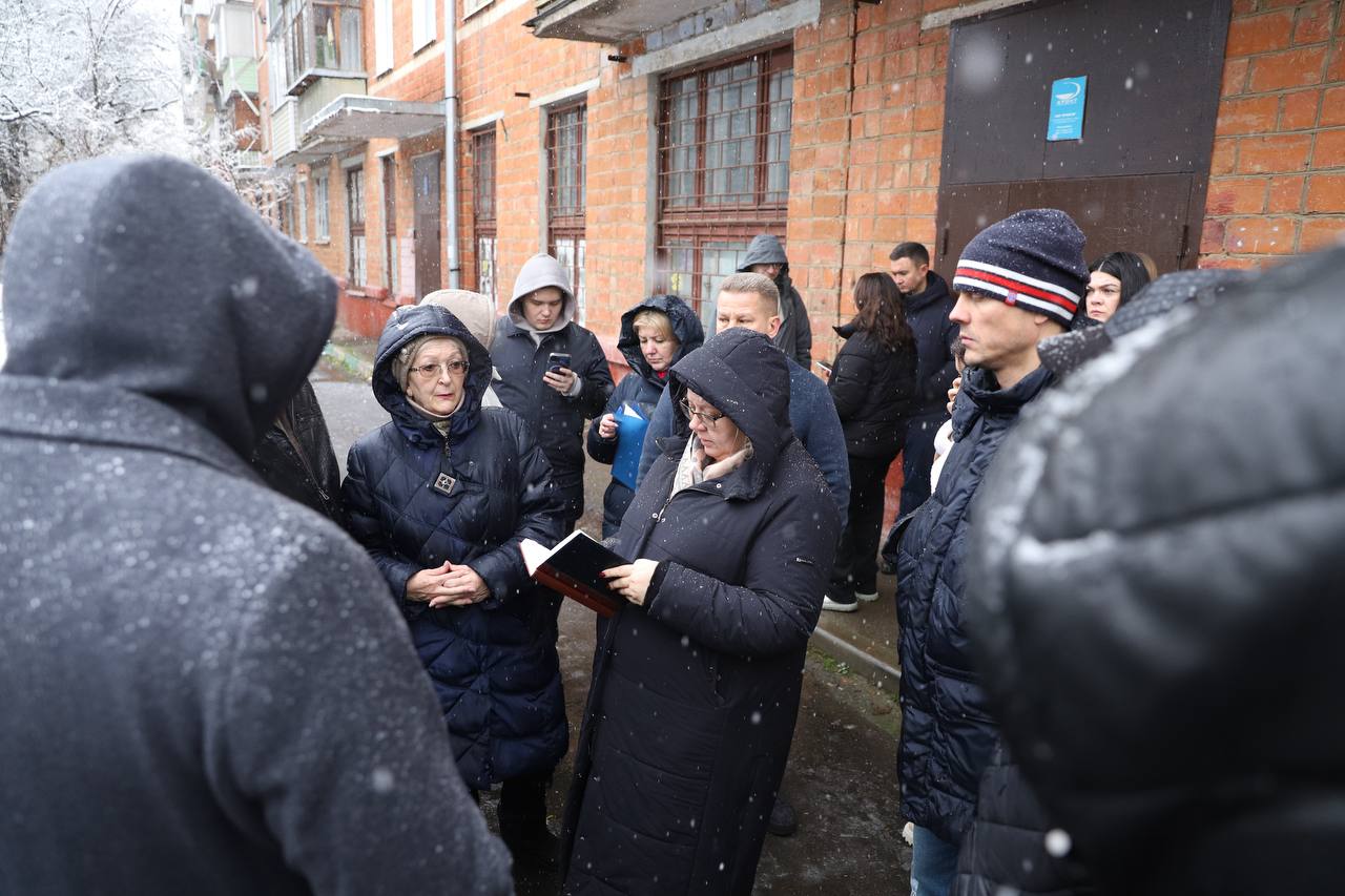 Глава Химок вместе с жителями провела обход территории Глава Химок вместе с жителями провела обход территории