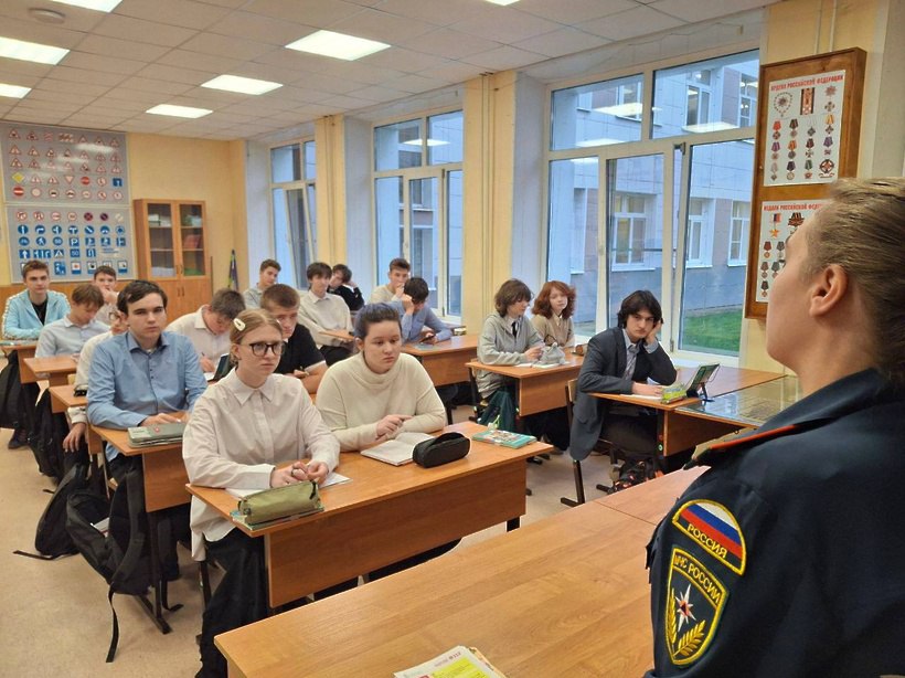 Спасатели провели уроки безопасности в школах Солнечногорска Спасатели провели уроки безопасности в школах Солнечногорска