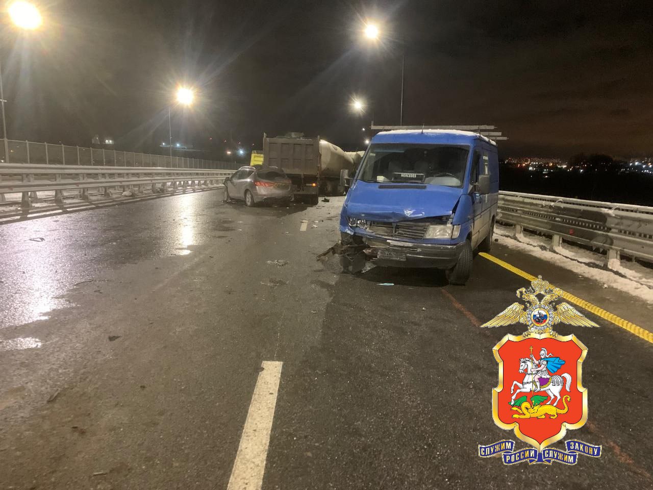 Сотрудники подмосковной Госавтоинспекции устанавливают обстоятельства массового ДТП в Ленинском г.о Сотрудники подмосковной Госавтоинспекции устанавливают обстоятельства массового ДТП в Ленинском г.о