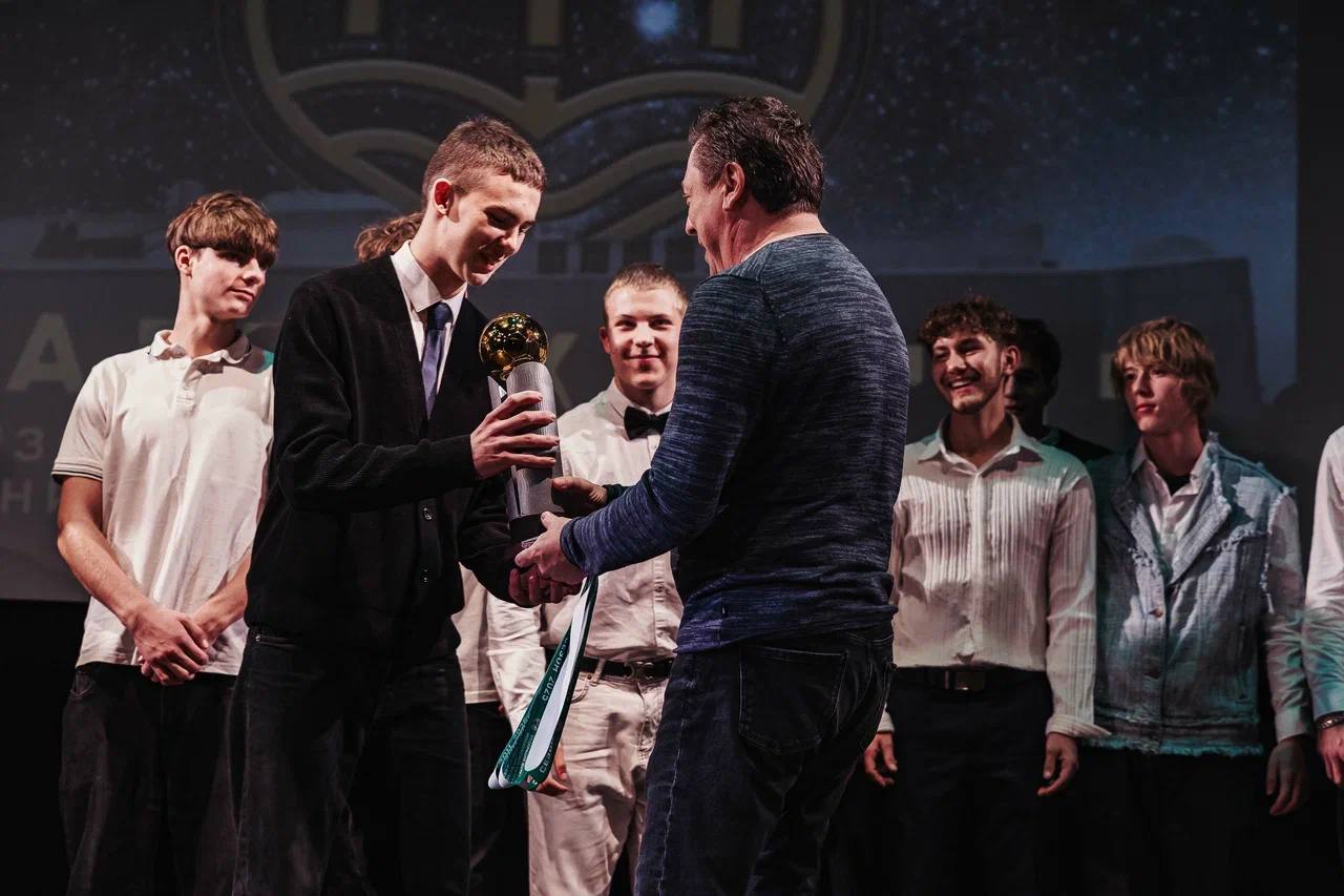 Прославляют родину футбола! Прославляют родину футбола!