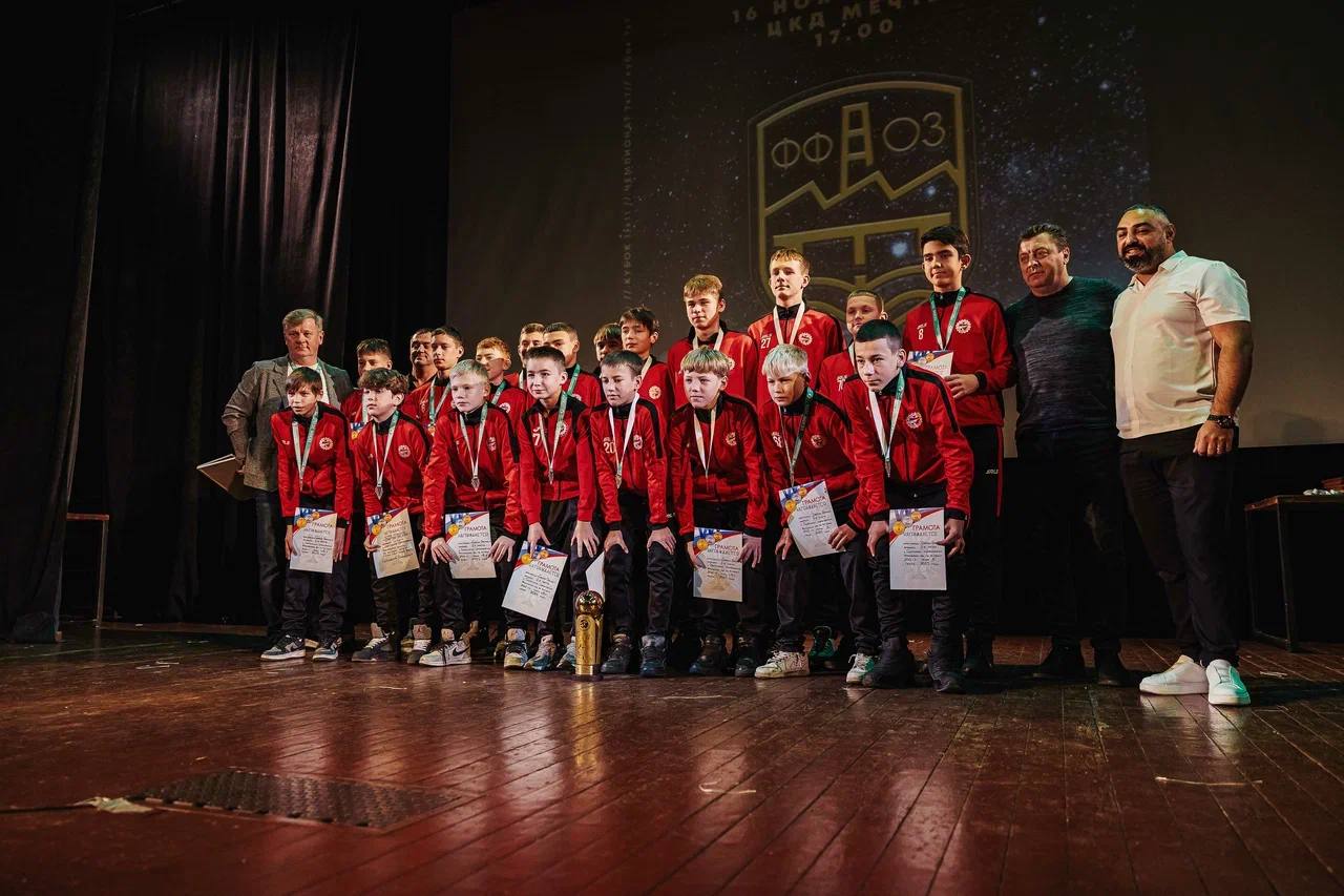 Прославляют родину футбола! Прославляют родину футбола!