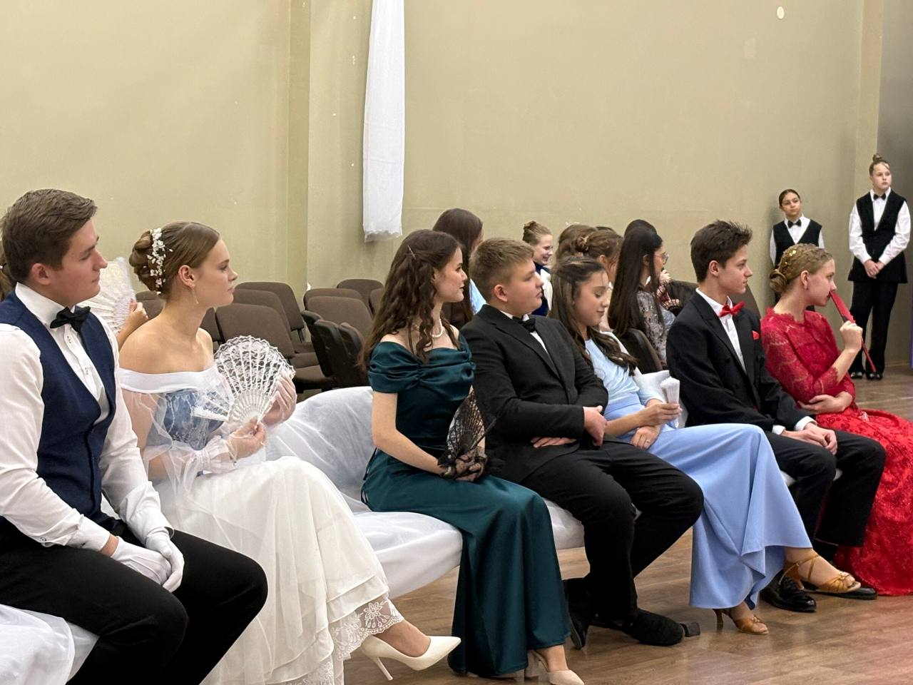 ОСЕННИЙ БАЛ. на календаре 14 ноября, в школе состоялся Осенний бал ОСЕННИЙ БАЛ. на календаре 14 ноября, в школе состоялся Осенний бал