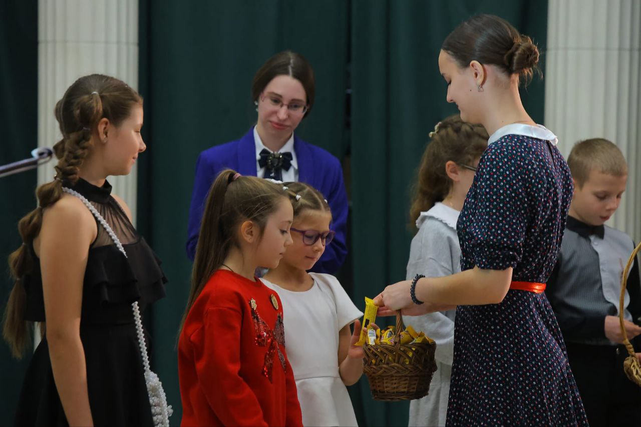 Сотню серпуховичей посвятили в первоклассники Сотню серпуховичей посвятили в первоклассники