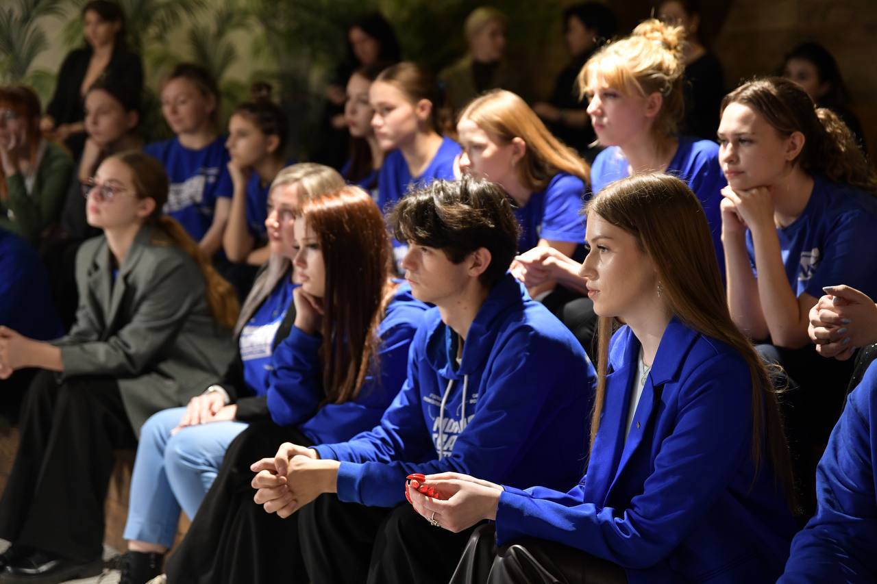 «Диалог на равных» с нашими молодогвардейцами — честно и по-настоящему «Диалог на равных» с нашими молодогвардейцами — честно и по-настоящему