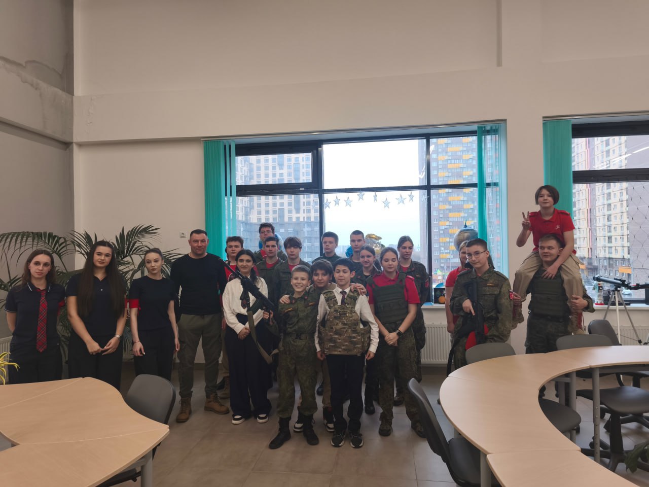 Ветеран СВО провел урок мужества для школьников Люберец Ветеран СВО провел урок мужества для школьников Люберец