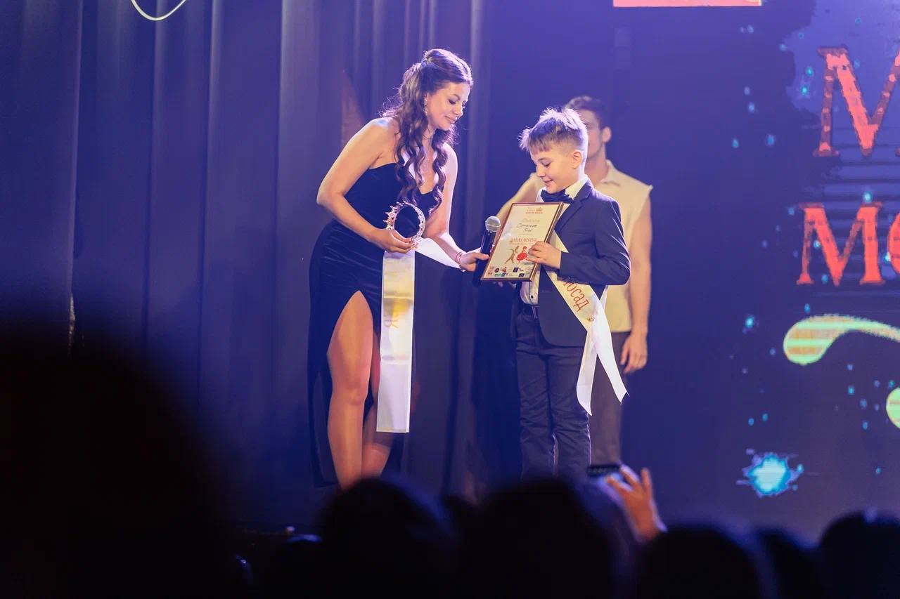 Красота спасёт мир!. В Доме культуры на площади Пушкина г. Орехово-Зуево прошёл региональный этап конкурса красоты и таланта «Мисс и Мистер Россия» Красота спасёт мир!. В Доме культуры на площади Пушкина г. Орехово-Зуево прошёл региональный этап конкурса красоты и таланта «Мисс и Мистер Россия»