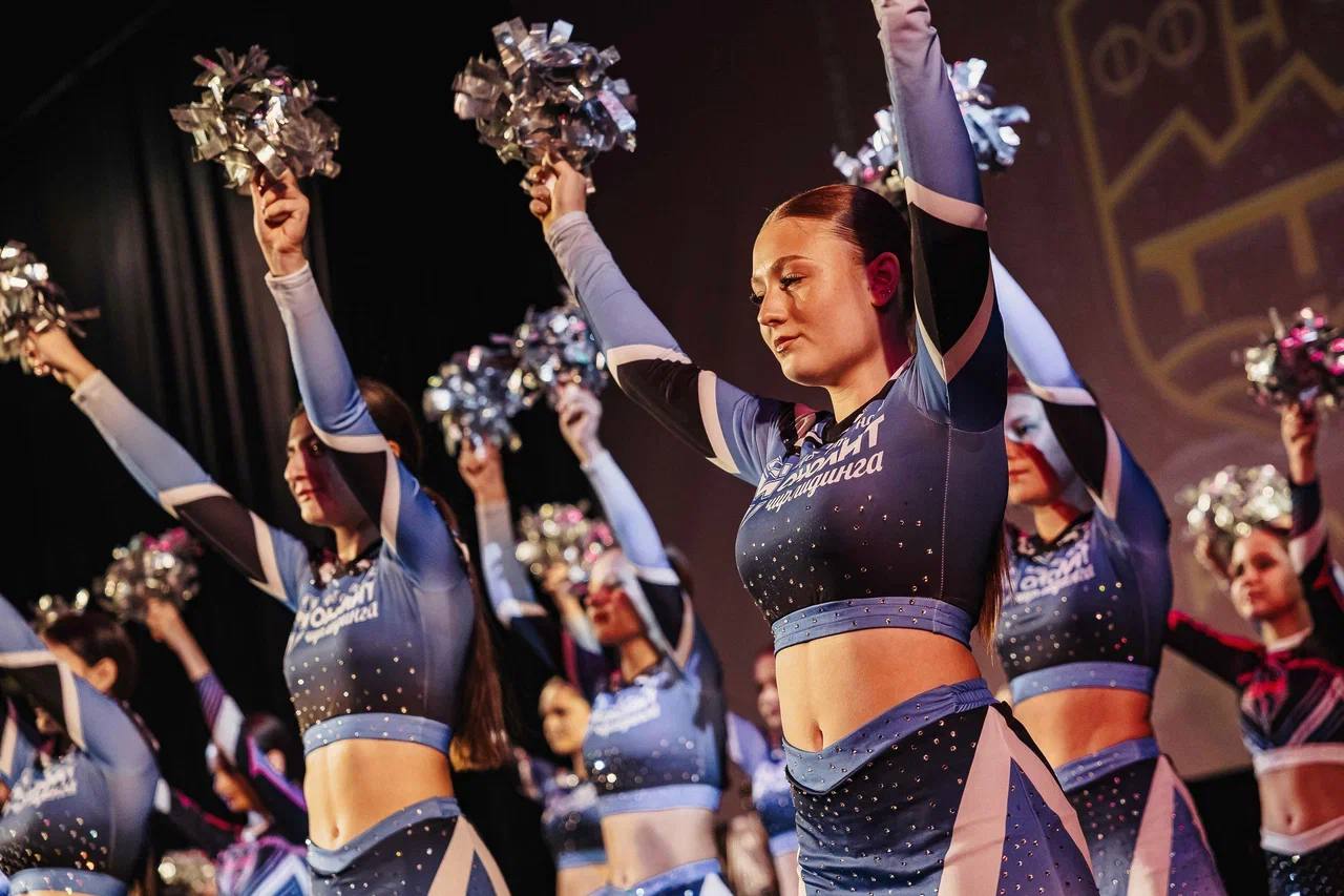 Прославляют родину футбола! Прославляют родину футбола!