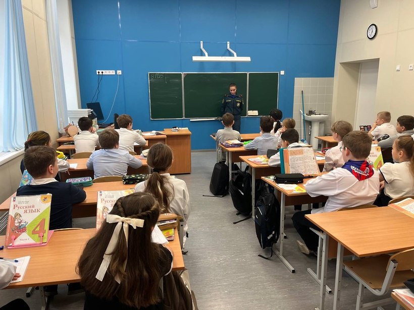 Спасатели провели уроки безопасности в школах Солнечногорска Спасатели провели уроки безопасности в школах Солнечногорска