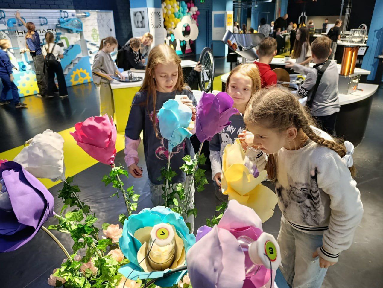 Интересные каникулыНачало каникул ученики 3а,4э и 5м класса отметили в ИнноПарке - интерактивном музее науке, который рассказывает о том, как устроен мир вокруг нас Интересные каникулыНачало каникул ученики 3а,4э и 5м класса отметили в ИнноПарке - интерактивном музее науке, который рассказывает о том, как устроен мир вокруг нас