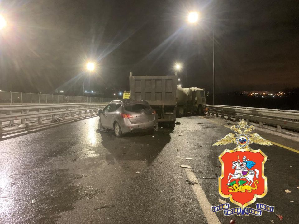 Сотрудники подмосковной Госавтоинспекции устанавливают обстоятельства массового ДТП в Ленинском г.о