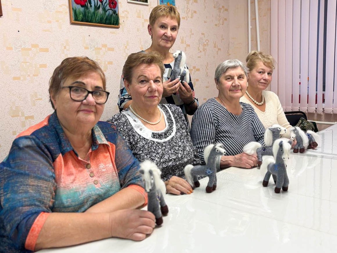 Долголетие в творчестве. В Куровском клубе «Активного долголетия» уже почти год занимаются фелтингом – искусством валяния из шерсти Долголетие в творчестве. В Куровском клубе «Активного долголетия» уже почти год занимаются фелтингом – искусством валяния из шерсти