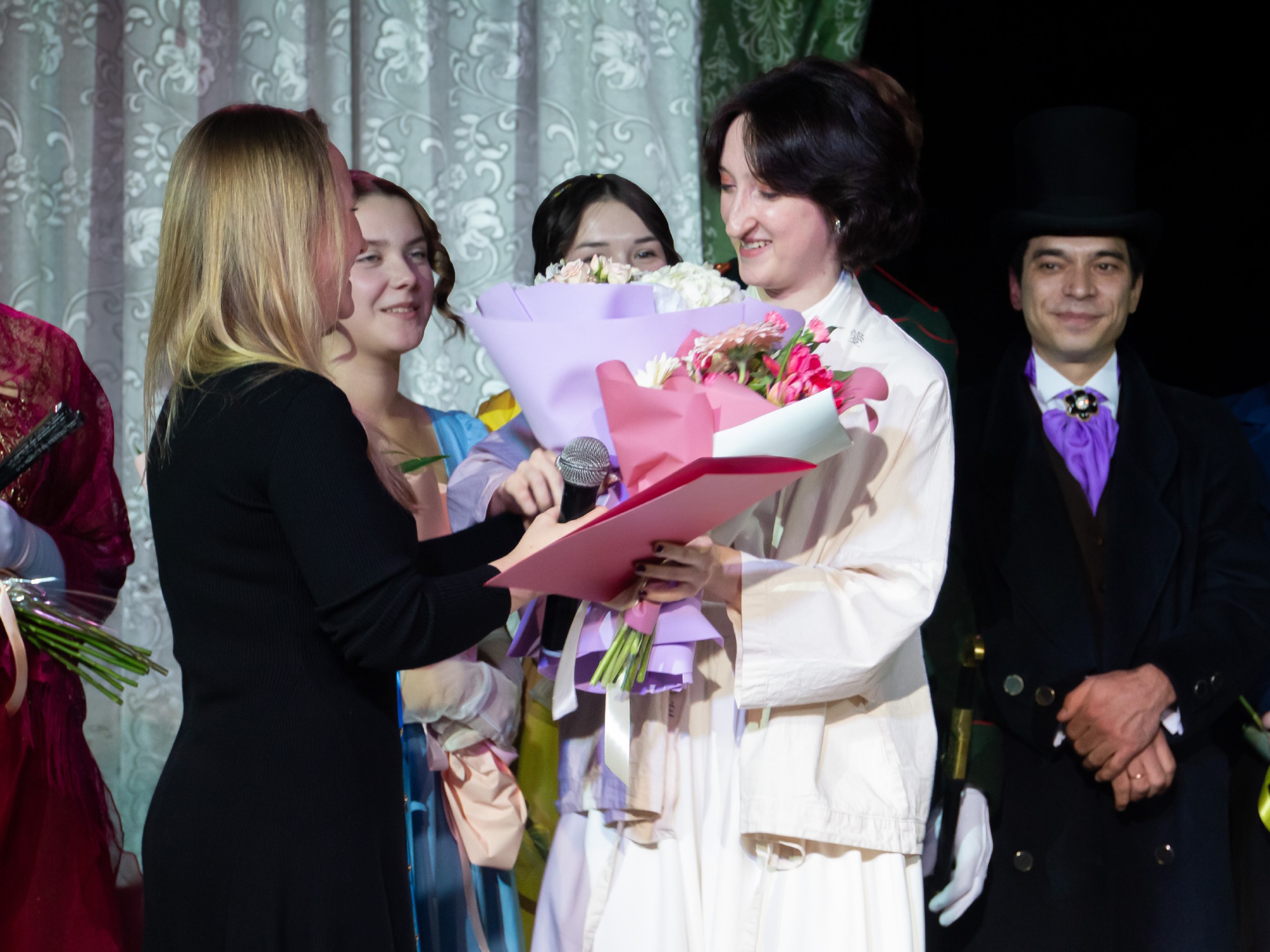 В Культурном центре имени Н.П. Васильева состоялось праздничное мероприятие, посвященное 20-летнему юбилею Молодёжного театра «МажорЪ» В Культурном центре имени Н.П. Васильева состоялось праздничное мероприятие, посвященное 20-летнему юбилею Молодёжного театра «МажорЪ»