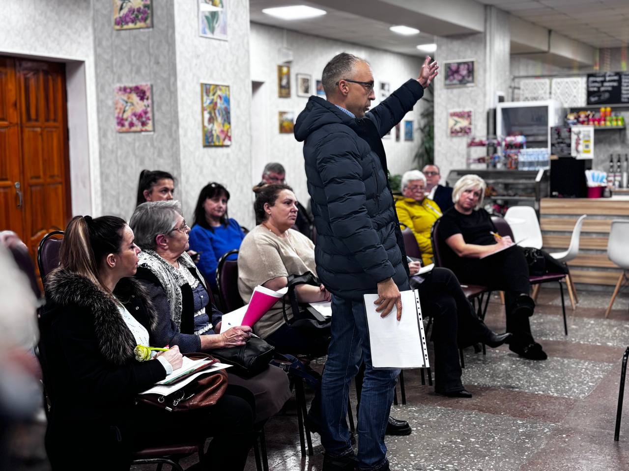 На встрече с жителями микрорайона Львовский обсудили актуальные вопросы жилищно-коммунальной сферы На встрече с жителями микрорайона Львовский обсудили актуальные вопросы жилищно-коммунальной сферы