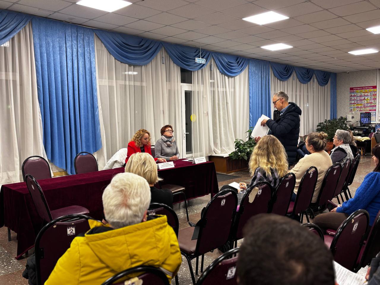 На встрече с жителями микрорайона Львовский обсудили актуальные вопросы жилищно-коммунальной сферы На встрече с жителями микрорайона Львовский обсудили актуальные вопросы жилищно-коммунальной сферы