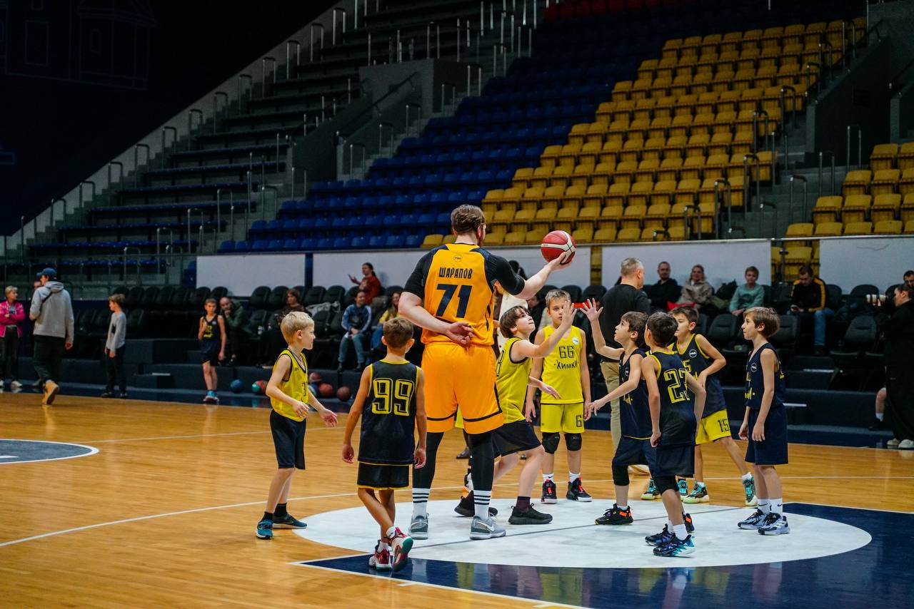 Звёзды баскетбола из Химок провели тренировку для юных спортсменов Звёзды баскетбола из Химок провели тренировку для юных спортсменов