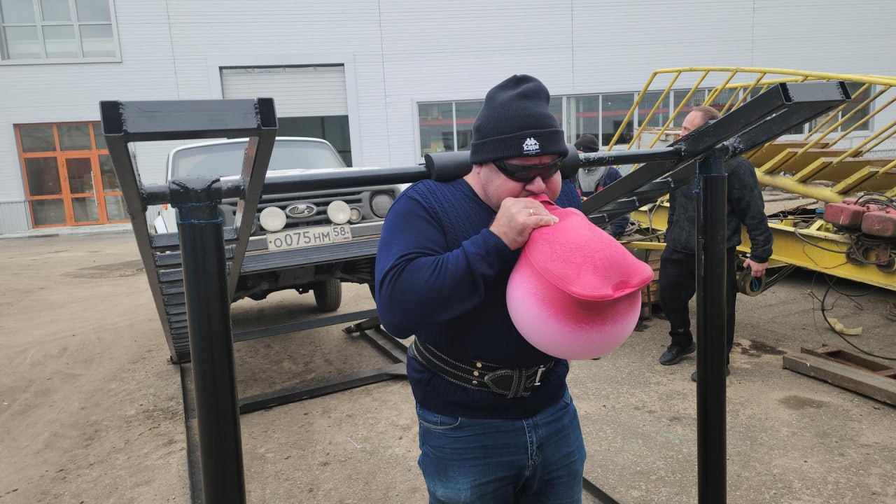 Русский Халк протестировал новую установку для рекорда, выполненную мастерами Люберецкого авторемонтного завода