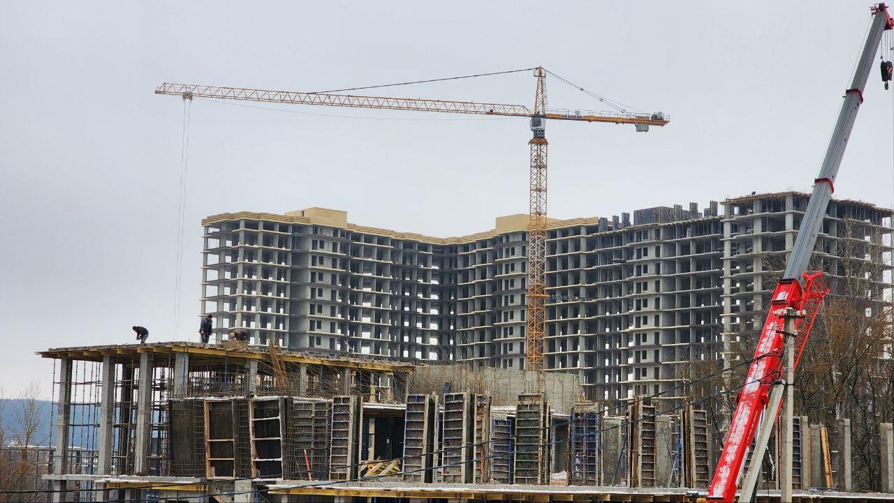 На Большевистской улице в Дмитрове строители приступили к возведению второго этажа нового детского сада