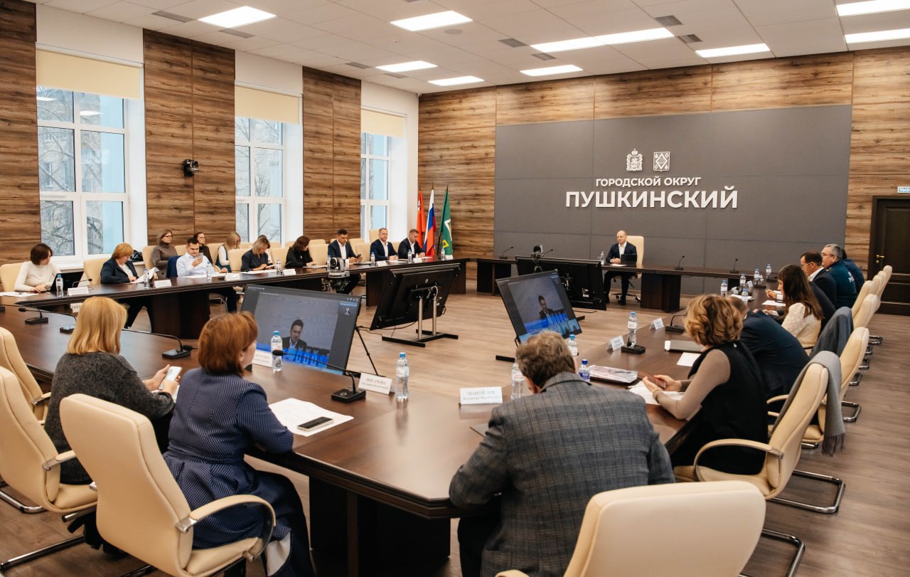 Максим Красноцветов: Сегодня под председательством Андрея Воробьёва прошло еженедельное совещание, на котором большое внимание уделили повышению безопасности на автомобильных дорогах Максим Красноцветов: Сегодня под председательством Андрея Воробьёва прошло еженедельное совещание, на котором большое внимание уделили повышению безопасности на автомобильных дорогах