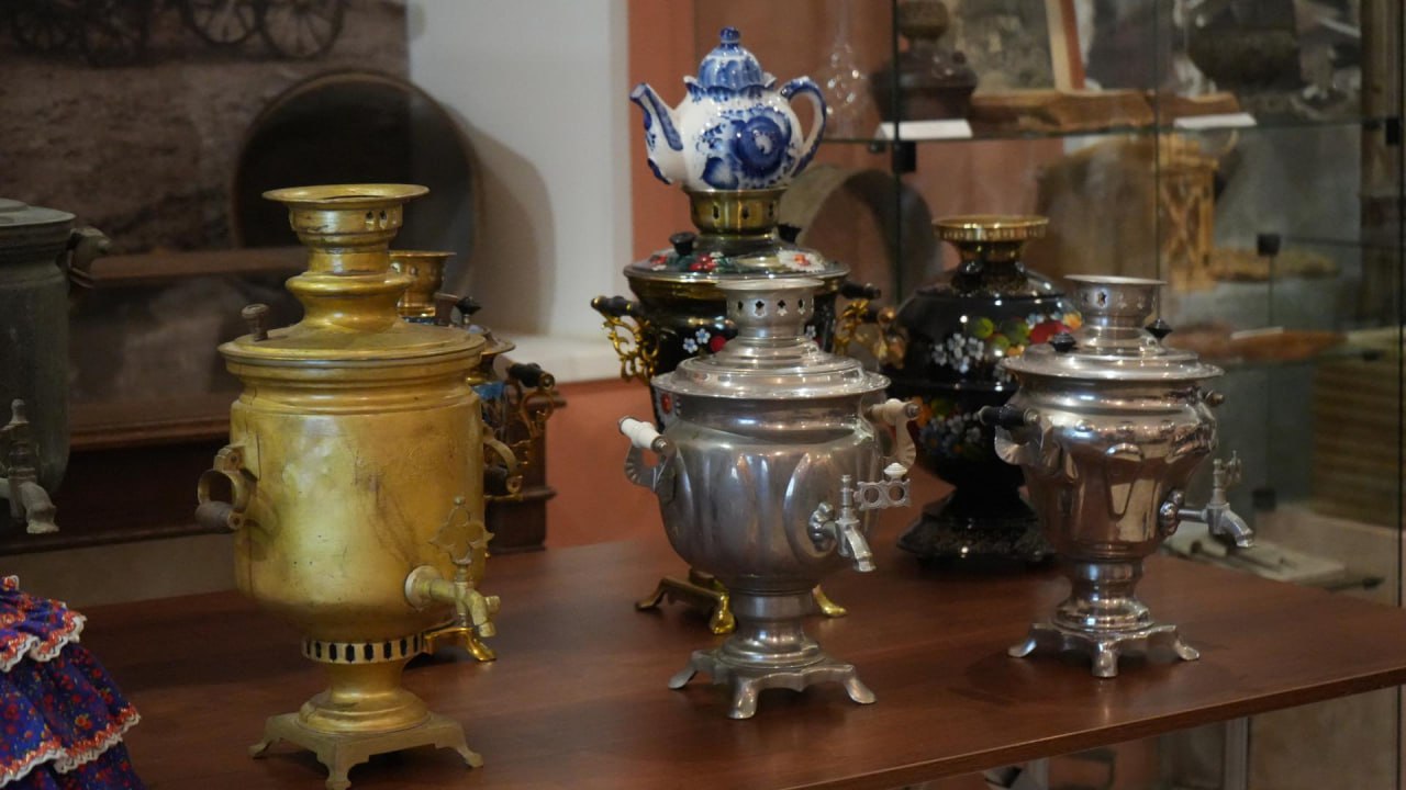 Школьникам из Дзержинского представили старинный самовар: два века истории в одном предмете Школьникам из Дзержинского представили старинный самовар: два века истории в одном предмете