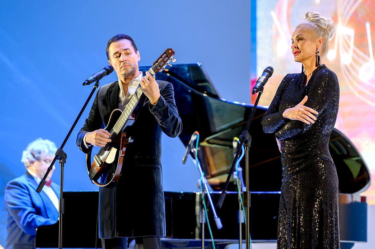 «Романса трепетные звуки» покорили 700 зрителей в концертном зале Администрации «Романса трепетные звуки» покорили 700 зрителей в концертном зале Администрации