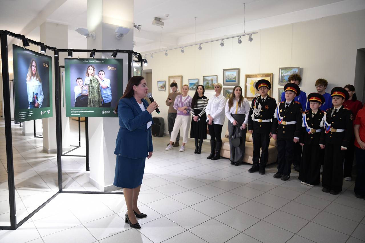 В Музее-заповеднике «Дмитровский кремль» начала работу уникальная фотовыставка «Дети Героев» В Музее-заповеднике «Дмитровский кремль» начала работу уникальная фотовыставка «Дети Героев»