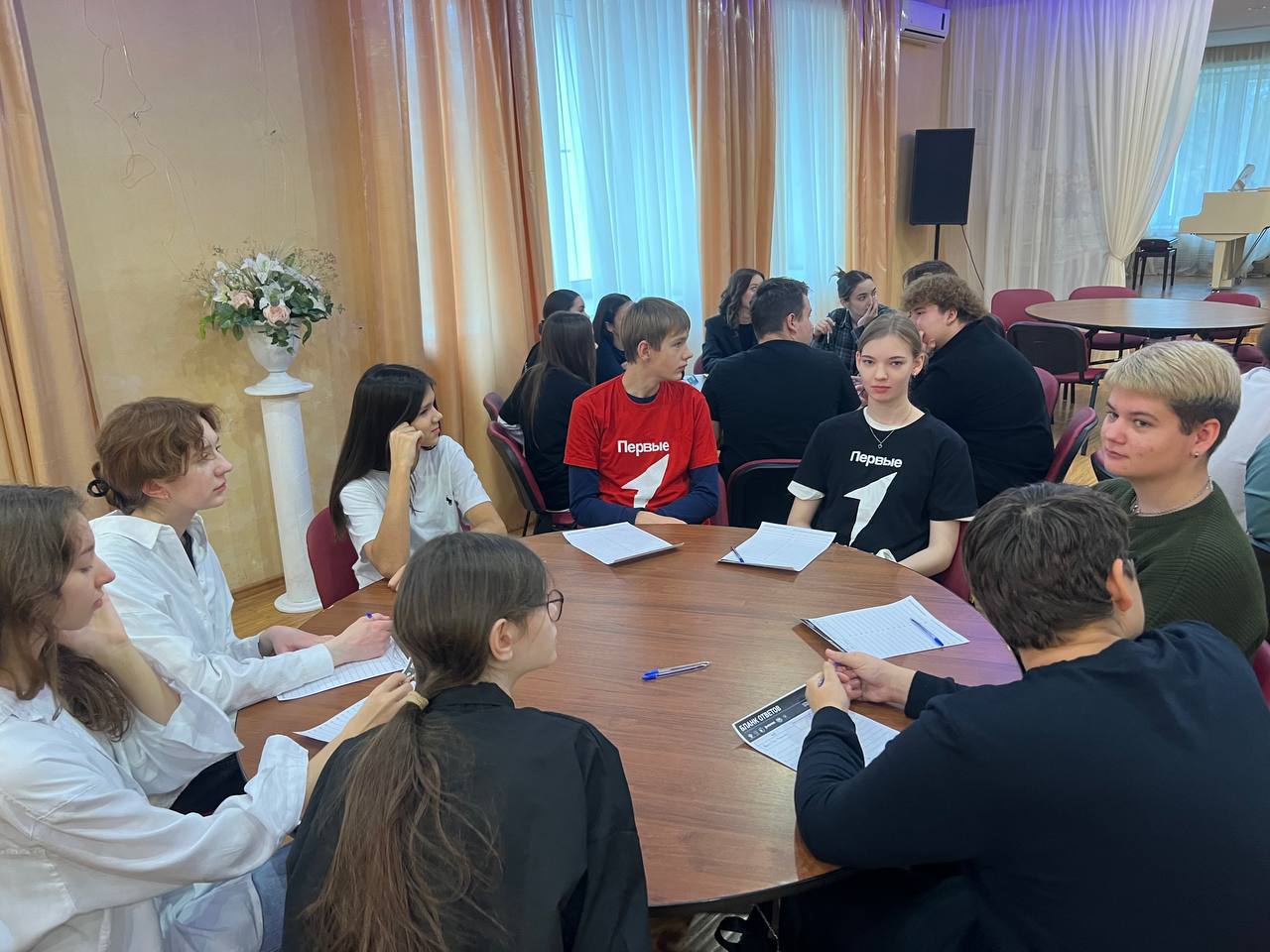 Чеховская молодежь приняла участие в Большом этнографическом диктанте, который собрал учащихся техникума, а так же активистов молодежных объединений нашего муниципального округа Чеховская молодежь приняла участие в Большом этнографическом диктанте, который собрал учащихся техникума, а так же активистов молодежных объединений нашего муниципального округа