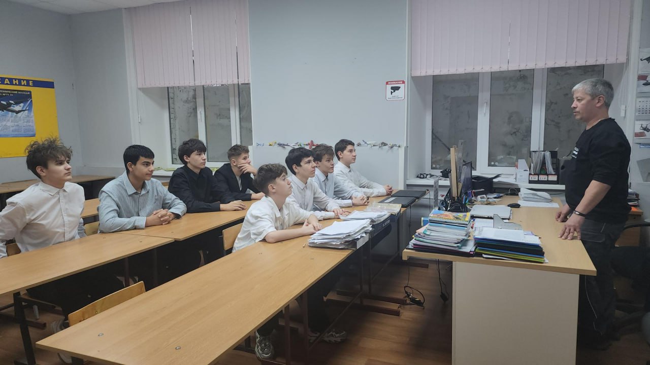 За билетом в будущее: Люберецкие школьники примерили на себя профессию авиатехника За билетом в будущее: Люберецкие школьники примерили на себя профессию авиатехника