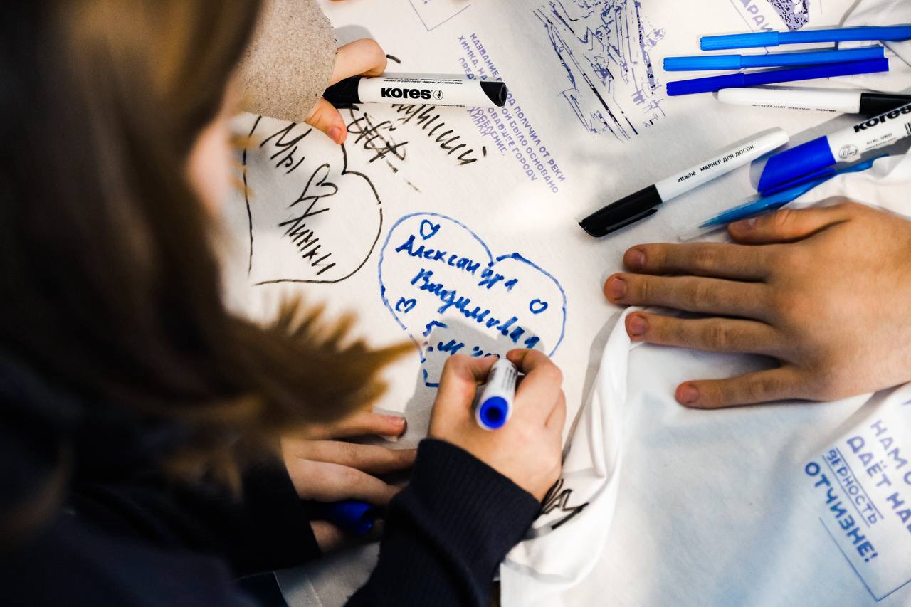 Активисты из разных городов Подмосковья отметили 20-летие «Молодой Гвардии Единой России» в Химках Активисты из разных городов Подмосковья отметили 20-летие «Молодой Гвардии Единой России» в Химках