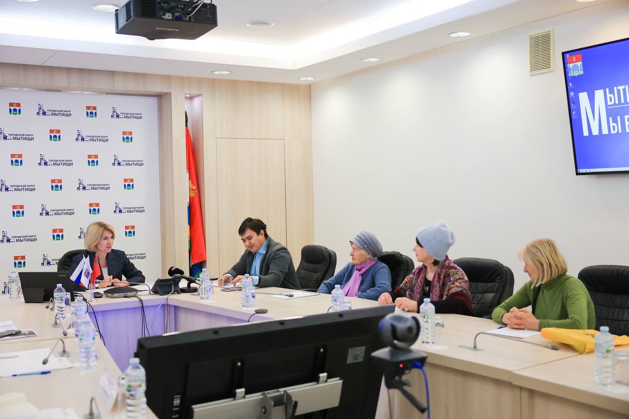 Юлия Купецкая: На личном приеме обсудили с жителями дома № 5 по улице Индустриальной ряд волнующих тем