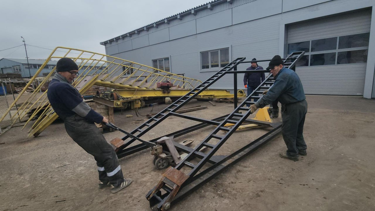 Русский Халк протестировал новую установку для рекорда, выполненную мастерами Люберецкого авторемонтного завода Русский Халк протестировал новую установку для рекорда, выполненную мастерами Люберецкого авторемонтного завода