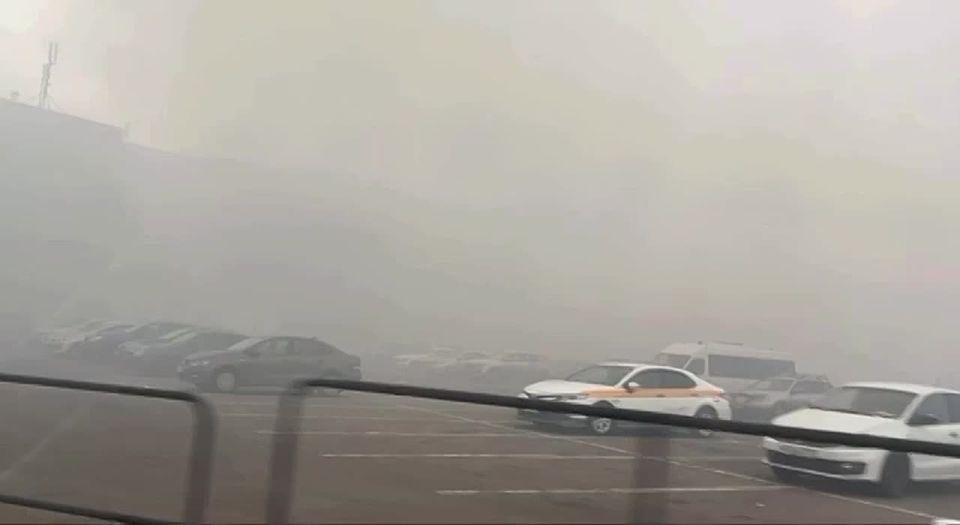 Дымом заволокло Мытищи.. По информации очевидцев, пожар произошел на территории церкви Николая Чудотворца рядом с ТЦ XL. На место едут экстренные службы