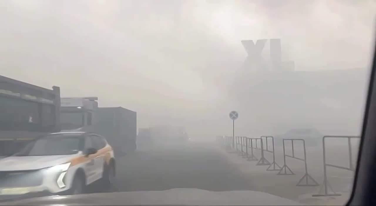 В Мытищах на складе горят горюче-смазочные материалы