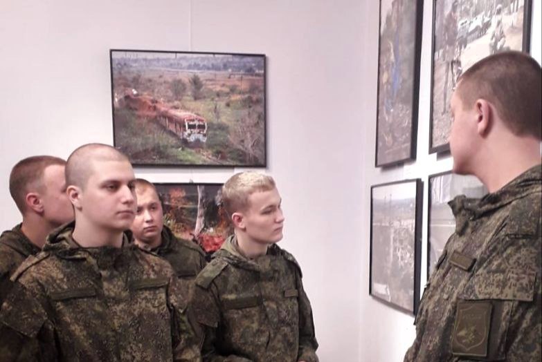 Фоторепортажи из зоны СВО представили на выставке в Мытищах Фоторепортажи из зоны СВО представили на выставке в Мытищах