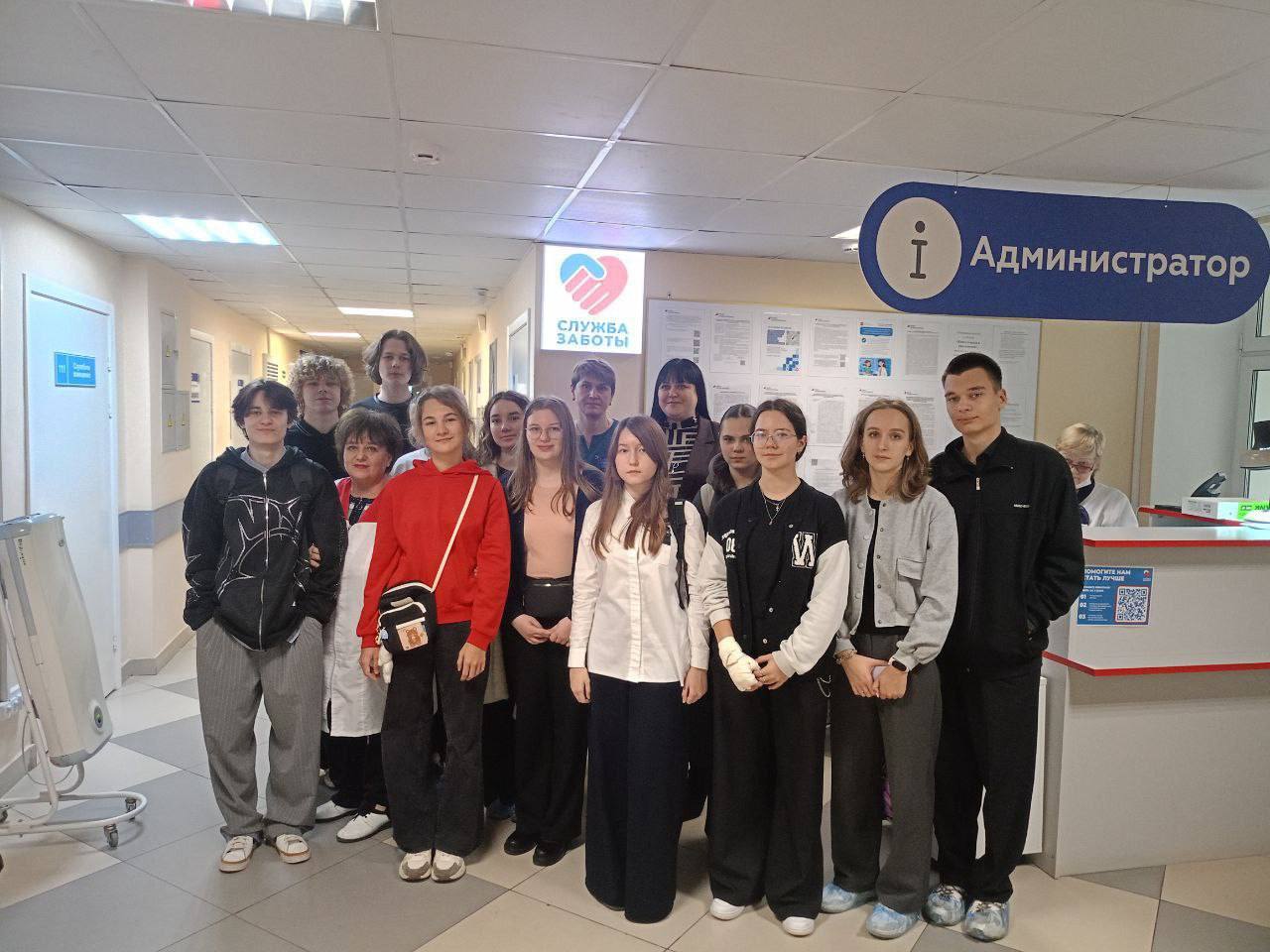 На протяжении нескольких дней ученики 10 классов школ муниципального округа Чехов Любучанской, №3 и №8 медицинского профиля посещали учреждения Чеховской городской больницы На протяжении нескольких дней ученики 10 классов школ муниципального округа Чехов Любучанской, №3 и №8 медицинского профиля посещали учреждения Чеховской городской больницы