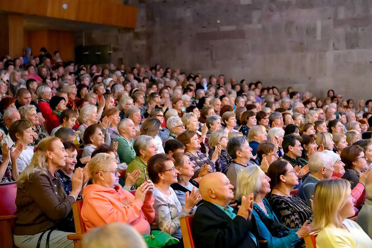 «Романса трепетные звуки» покорили 700 зрителей в концертном зале Администрации «Романса трепетные звуки» покорили 700 зрителей в концертном зале Администрации