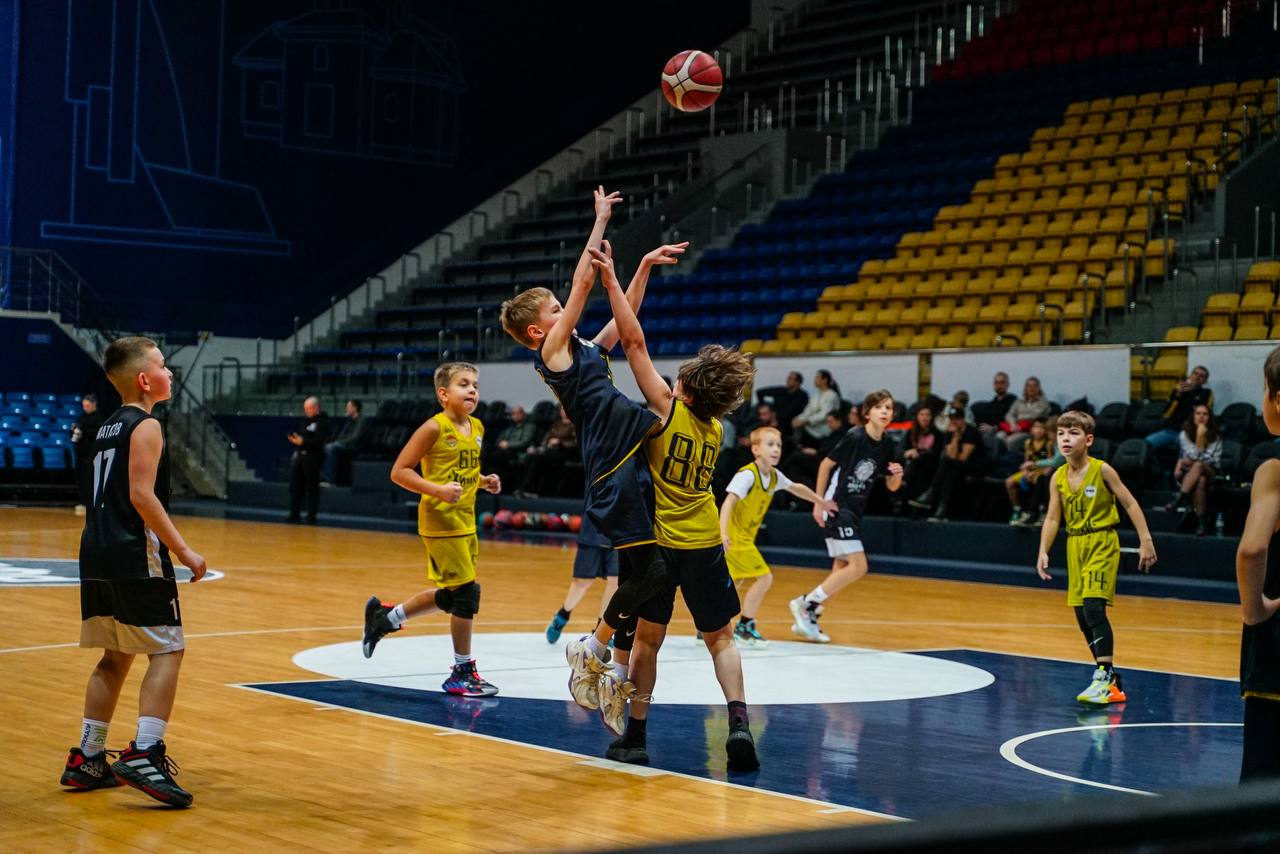 Звёзды баскетбола из Химок провели тренировку для юных спортсменов Звёзды баскетбола из Химок провели тренировку для юных спортсменов