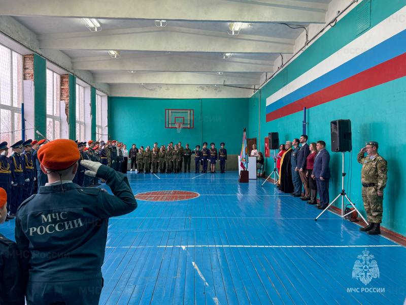 Сотрудники МЧС России приняли участие в открытии военно-спортивного слёта «Кадетские старты»