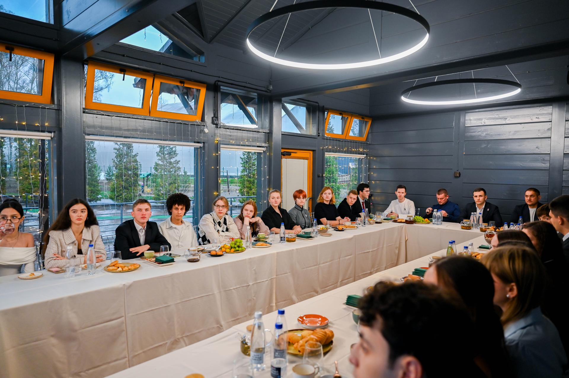 В преддверии 20-й годовщины со дня основания Всероссийской общественной организации «Молодая гвардия Единой России» в Ленинском городском округе состоялось мероприятие, где были подведены итоги деятельности организации за... В преддверии 20-й годовщины со дня основания Всероссийской общественной организации «Молодая гвардия Единой России» в Ленинском городском округе состоялось мероприятие, где были подведены итоги деятельности организации за...