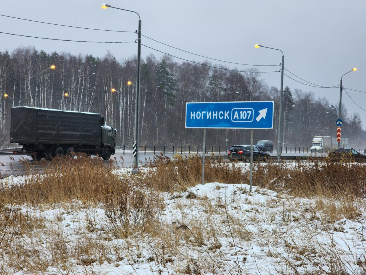 На 49-м километре Горьковского шоссе восстанавливают работу светофора На 49-м километре Горьковского шоссе восстанавливают работу светофора