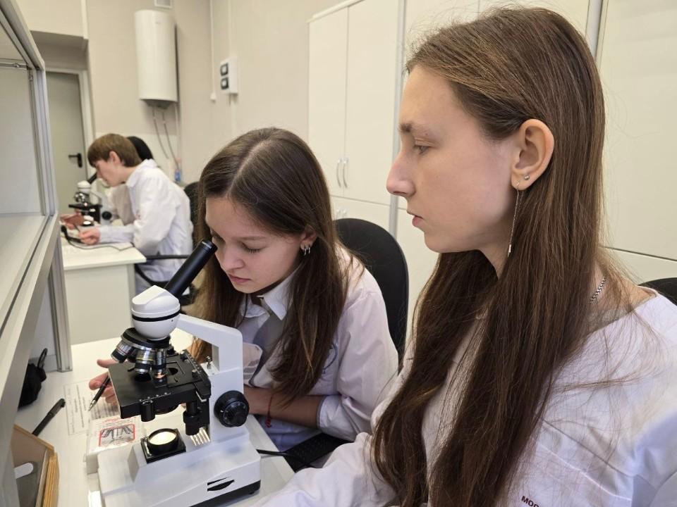 Новую медико-биологическую лабораторию открыли в коломенской гимназии № 9