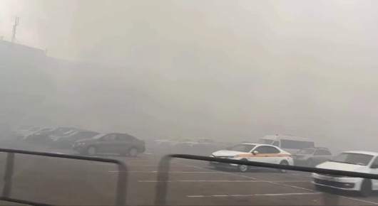 В Мытищах на складе загорелись горюче-смазочные материалы, дым, как пишут в соцсетях, окутал район у местного ТЦ